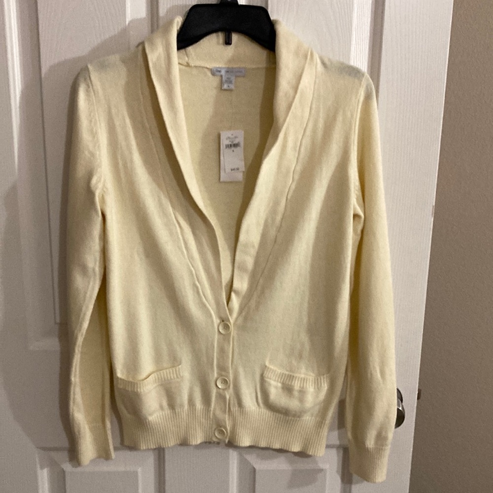 Gap sweater Size small made with cashmere 74% cotton 20% nylon 6% cashmere